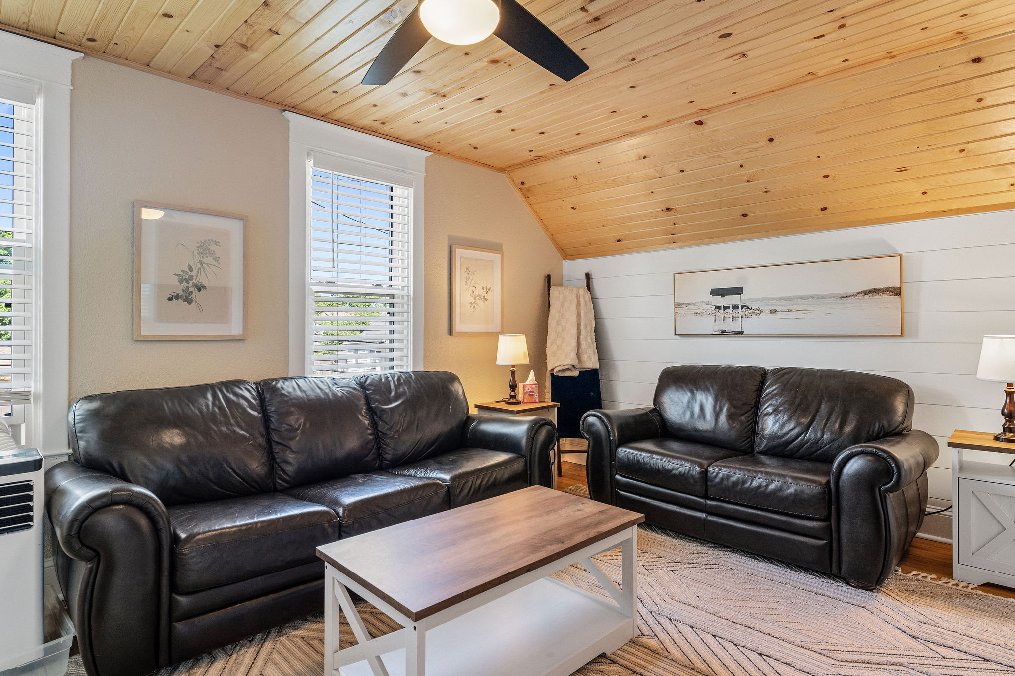 Humbly Mqt - Upper Level - 2 BR Relaxation