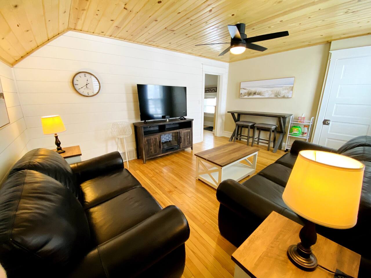 Humbly Mqt - Upper Level - 2 BR Relaxation