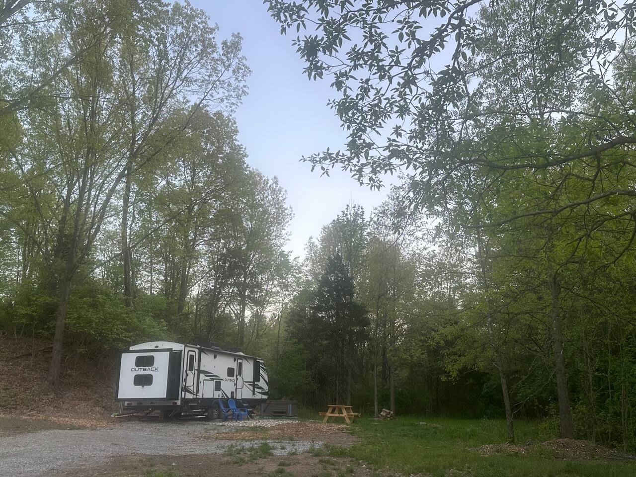 Glamping W/Hotub, pool, & lake