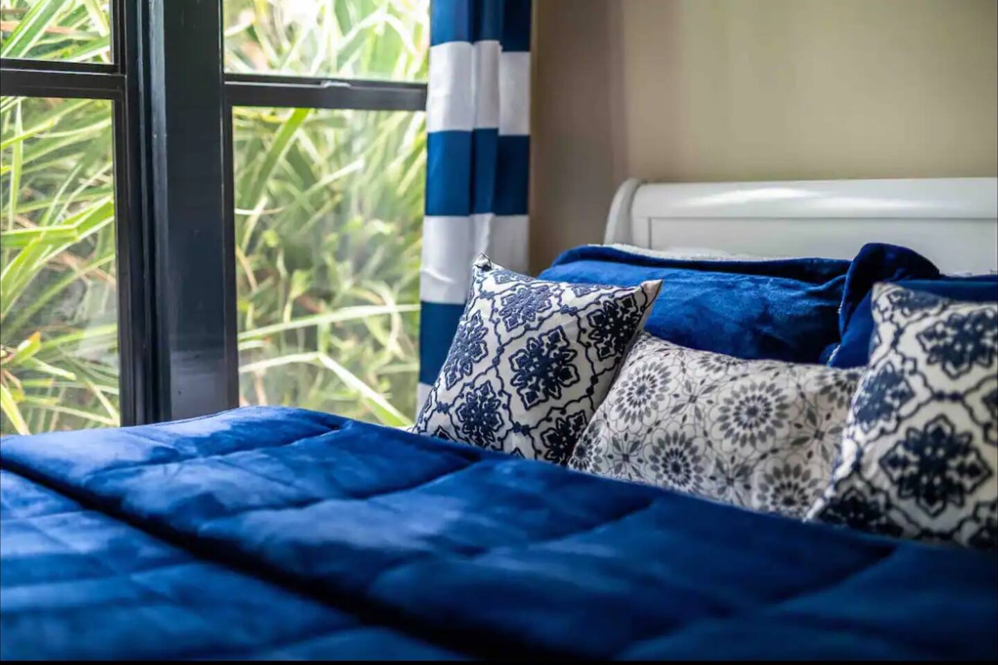 2/1 Minutes From the Beach and Downtown