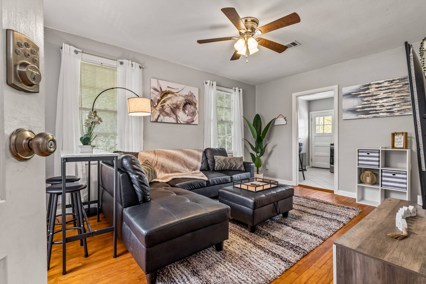 East Hill Retreat Near Beaches & Downtown