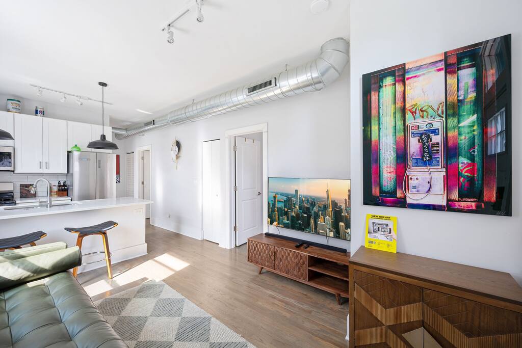 FREE-Laundry&Parking! Travelers! /Workers! /2desks