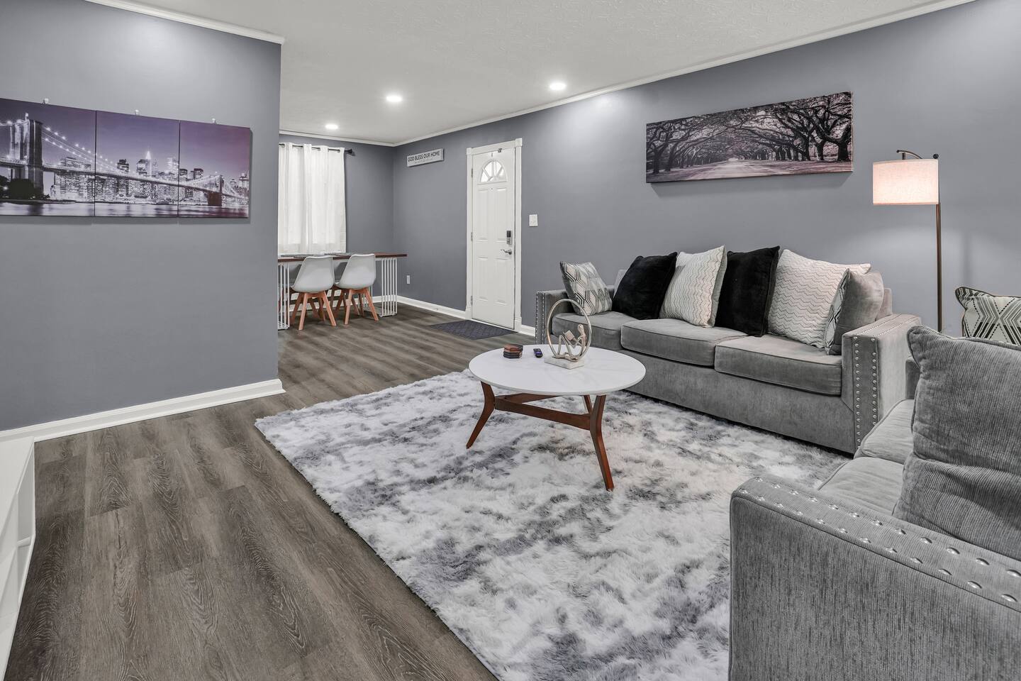 Daniel's Beautiful Midtown Retreat - Pet Friendly