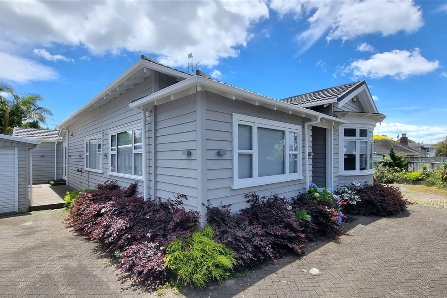 Central Auckland 5-Bedroom Villa with Free Parking
