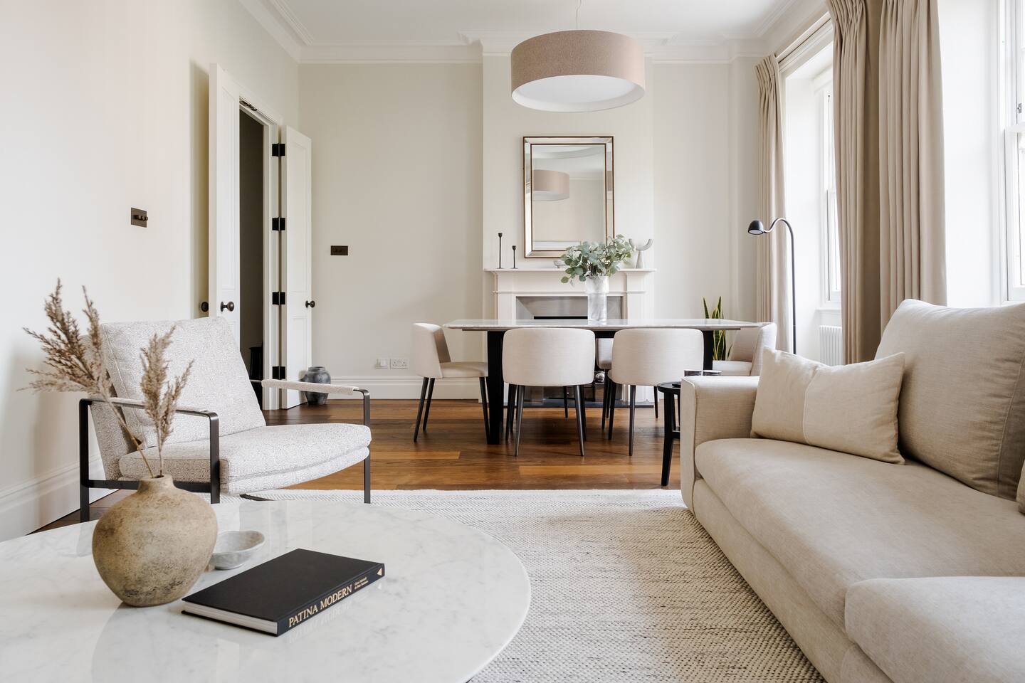 Stunning Single-level Knightsbridge Flat w/lift