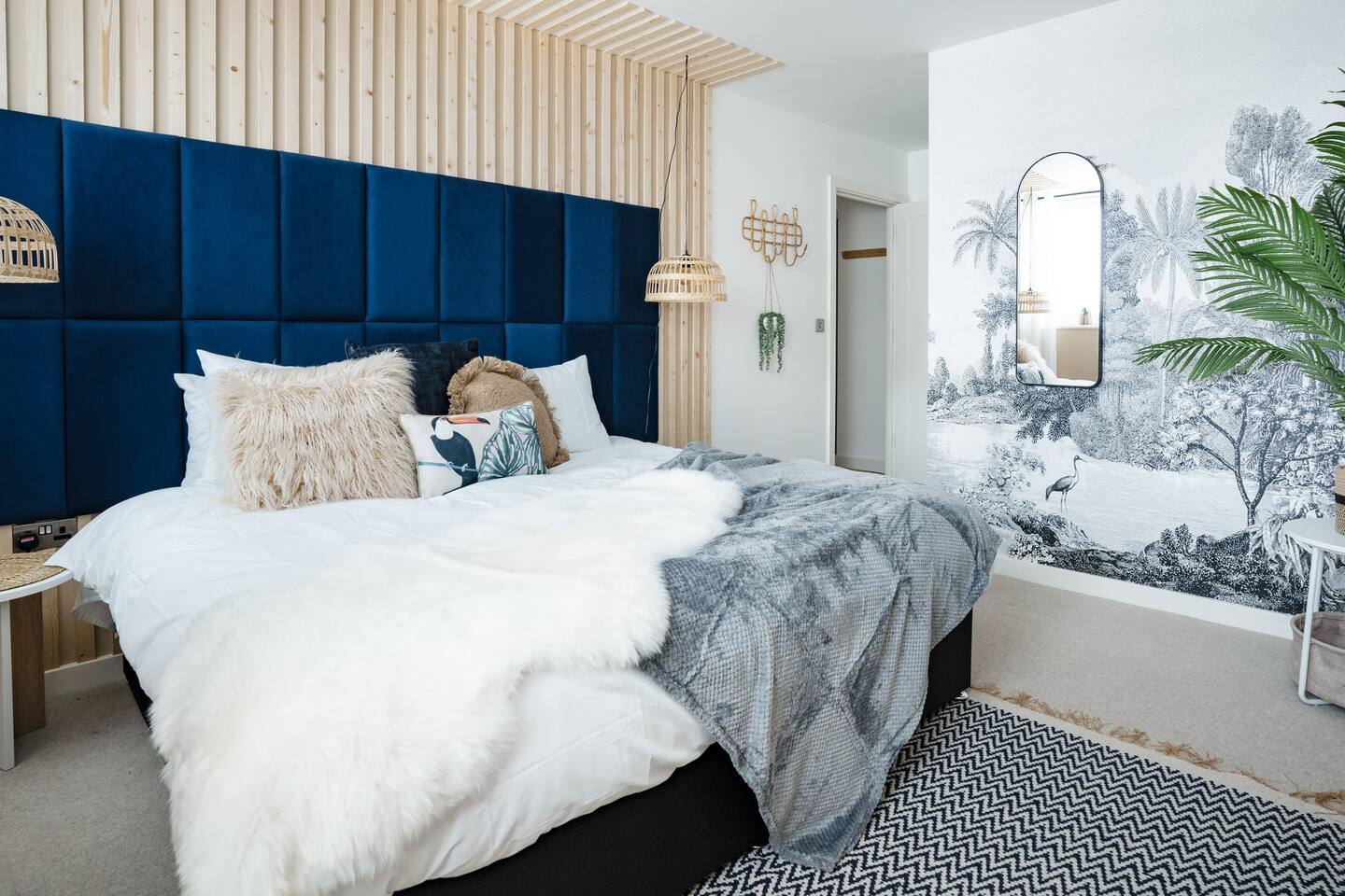 2-bed near Gloucester & Cotswolds - 2x parking, desk, fibre, arcade