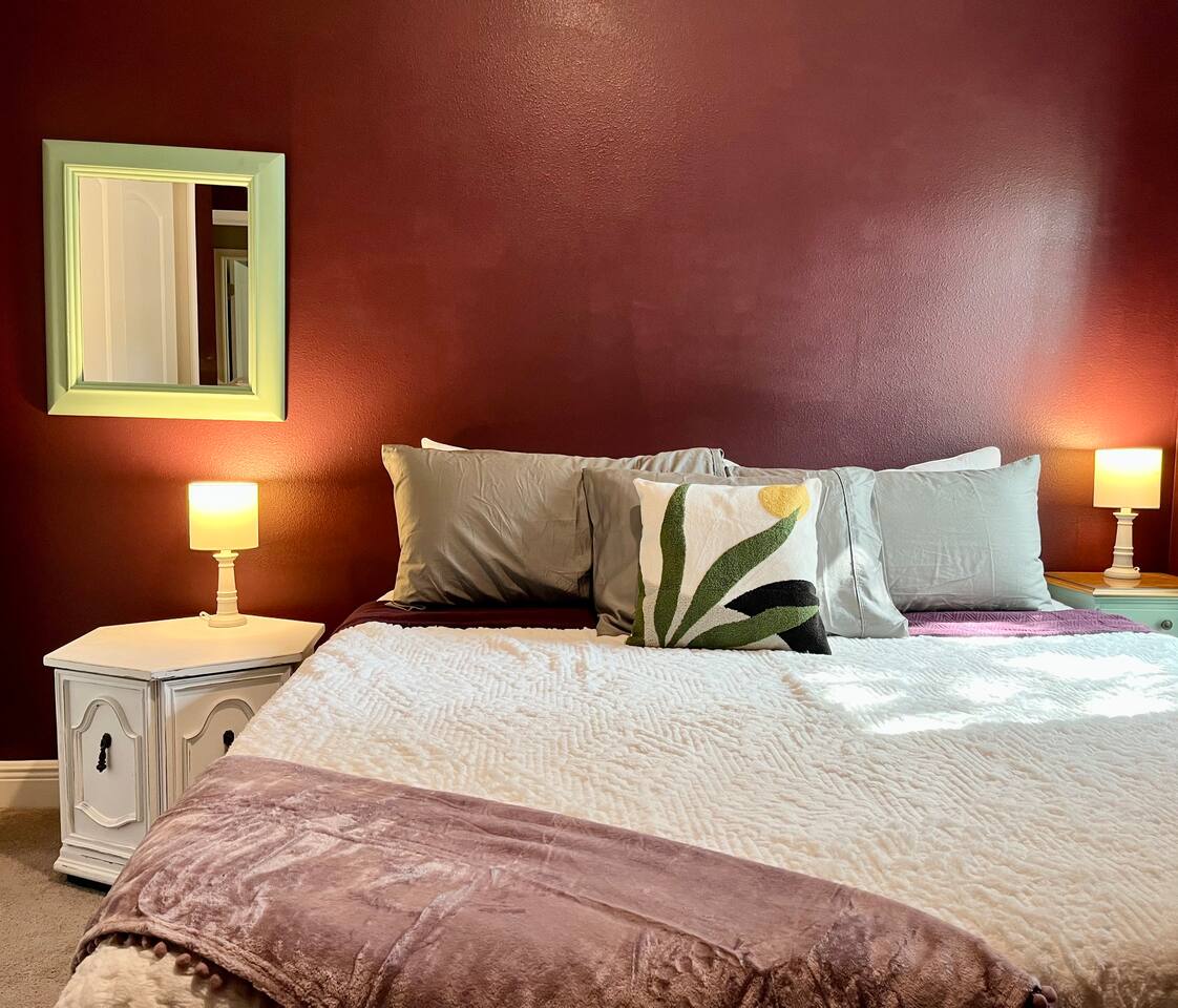 Sweet Stay with fully fenced yard