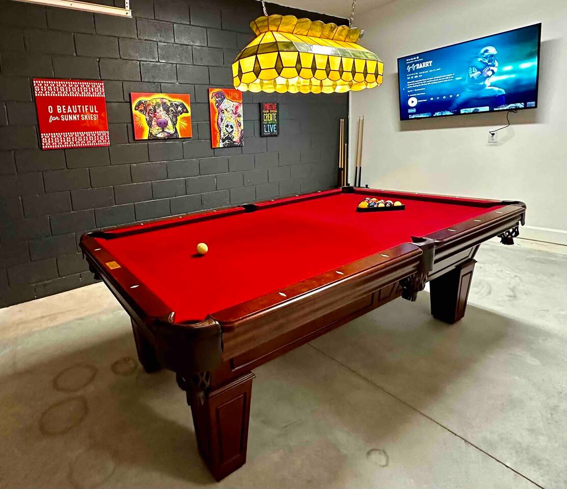 The Billiard close to downtown with fenced yard