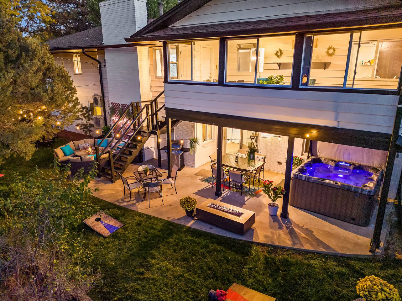 20 mins to Denver *Hot Tub* 11 beds *Sleeps 20*