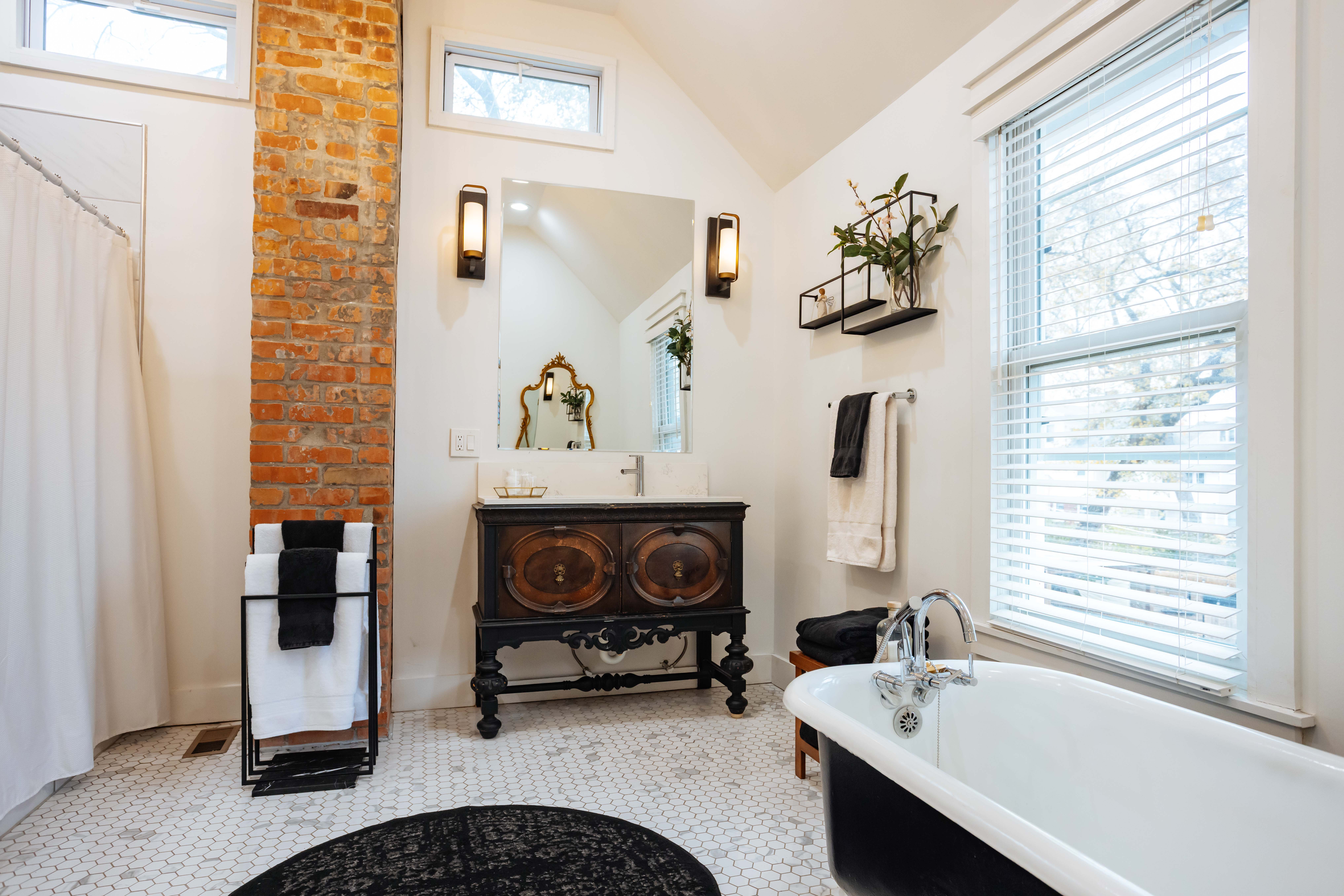 3 Blocks to Street Car - Prime Westport Location!