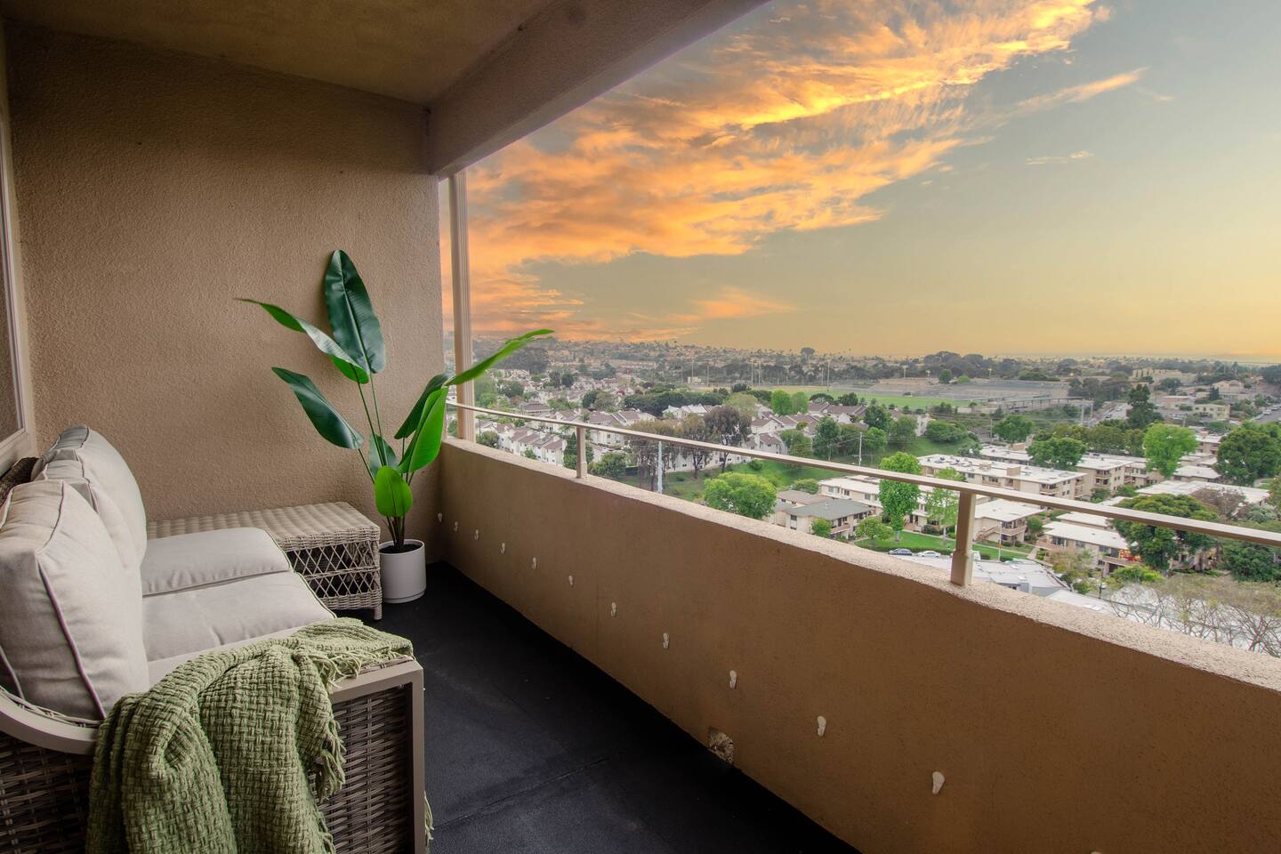 Million Dollar Views! Heart of the City ️