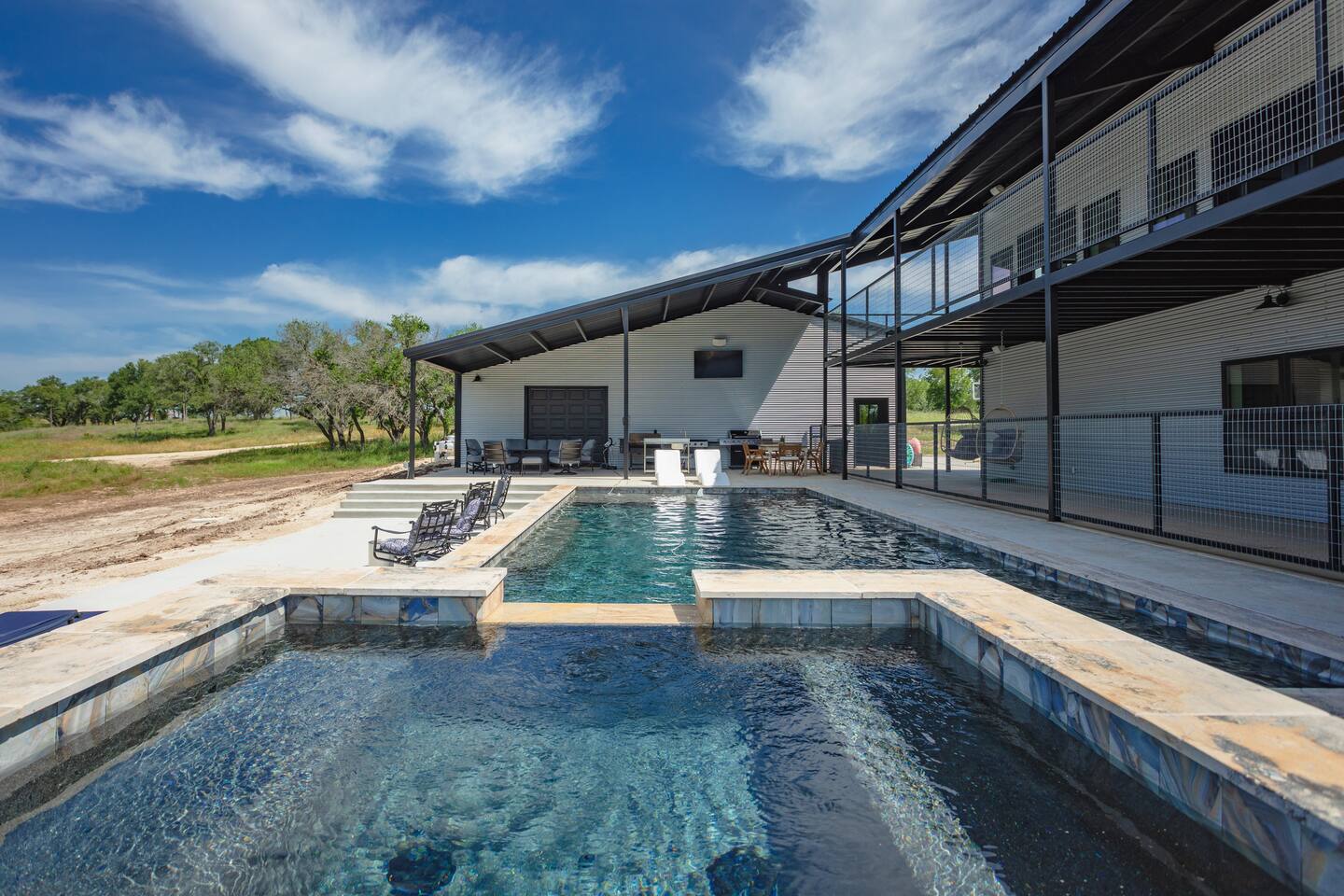 Xenia Ranch Barndo l Pool HotTub