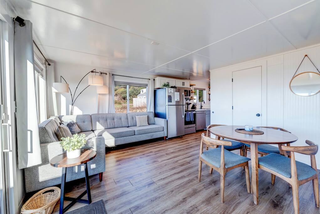Oceanfront Retreat Unit #4 at Beachcomber Cottages