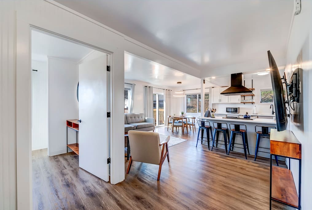 Cozy Cottage, Ocean Escape