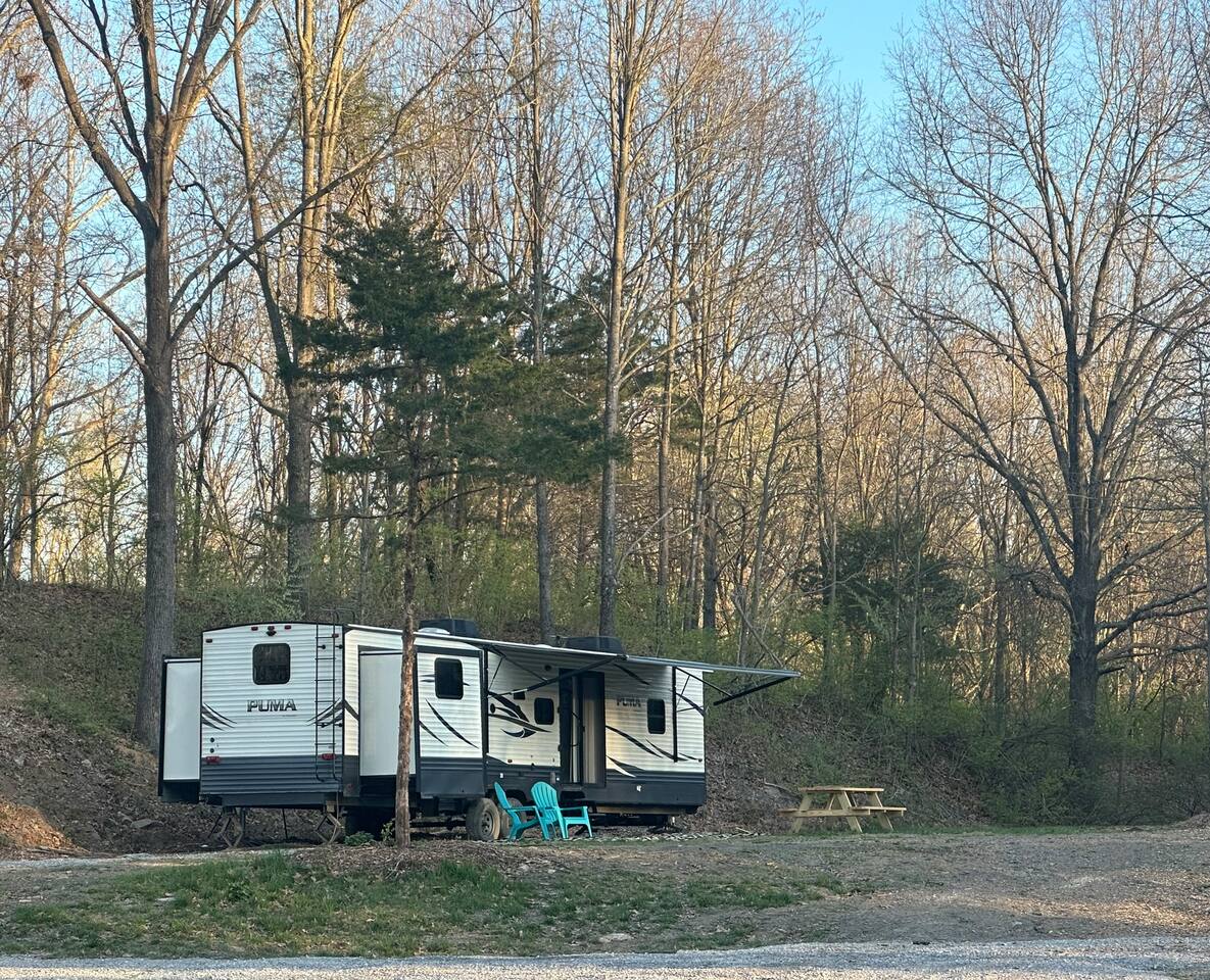 Wooded, Private Lake, Pool & Spa