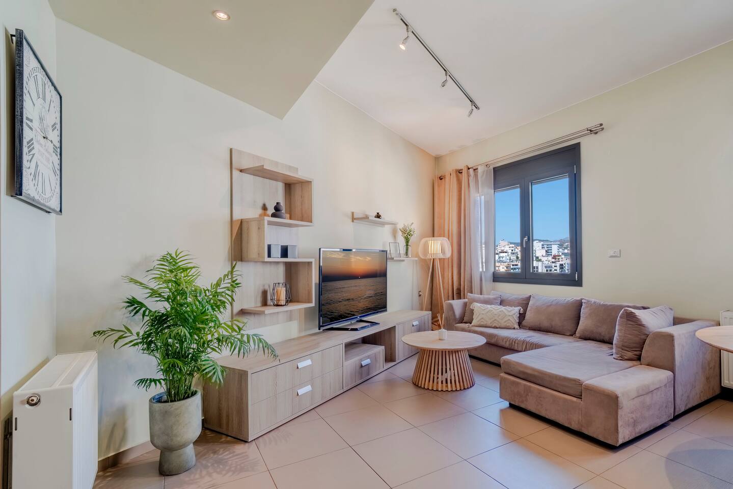 City & port view 2 bedroom cozy apartment