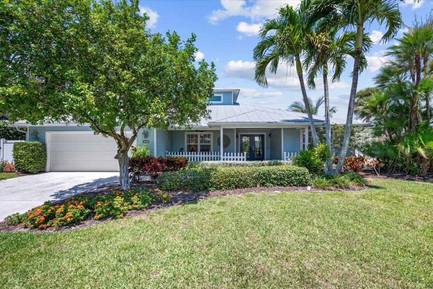 Pool House 1/2 Mile From Downtown Stuart