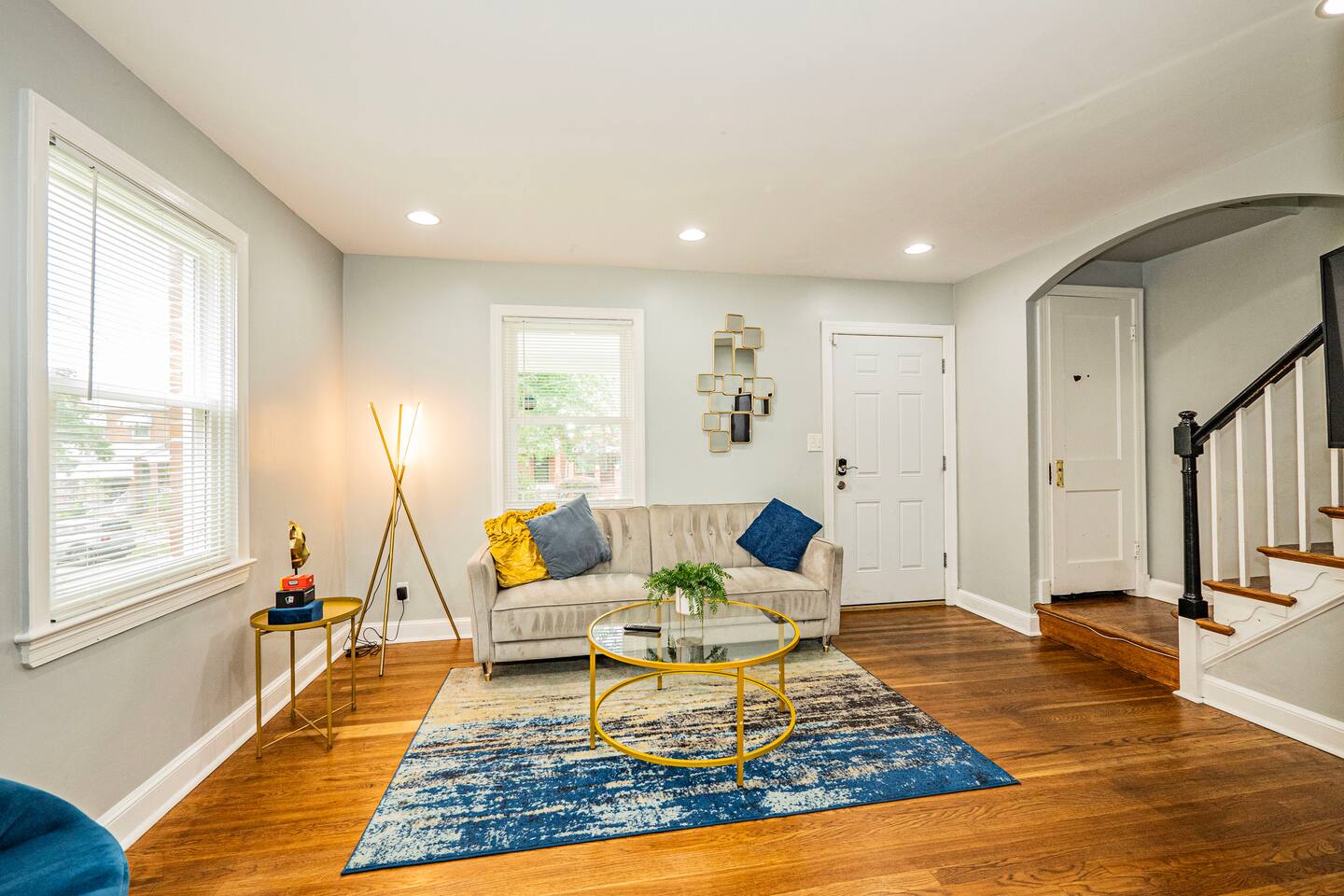 Modern & Urban Oasis Central Location Free Parking