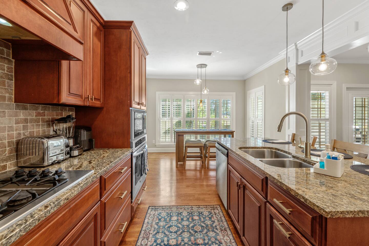 Serene Smart Home, Big Backyard, Family and Friends — photo 4