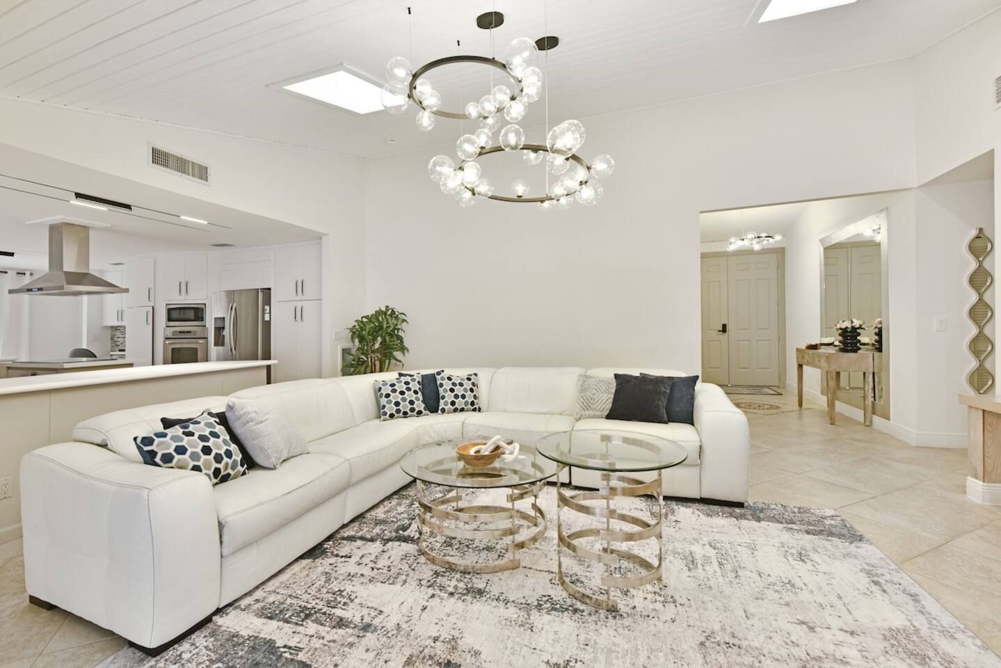 4/2 Cozy home! 1,2 acres/Amazing Pool/WEF-15min