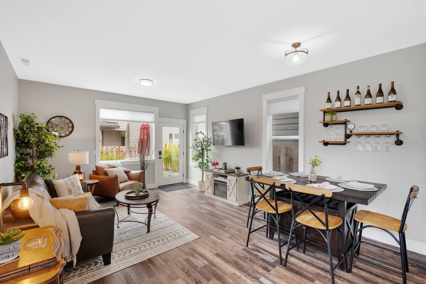 Downtown Carlton Townhouse | Steps to Wine-Dine #4