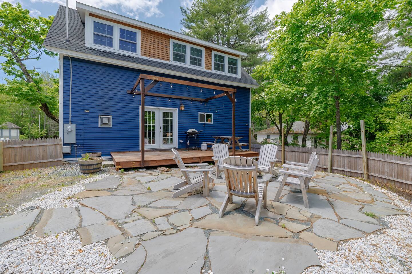Old Maine style w/ modern amenities - dog friendly