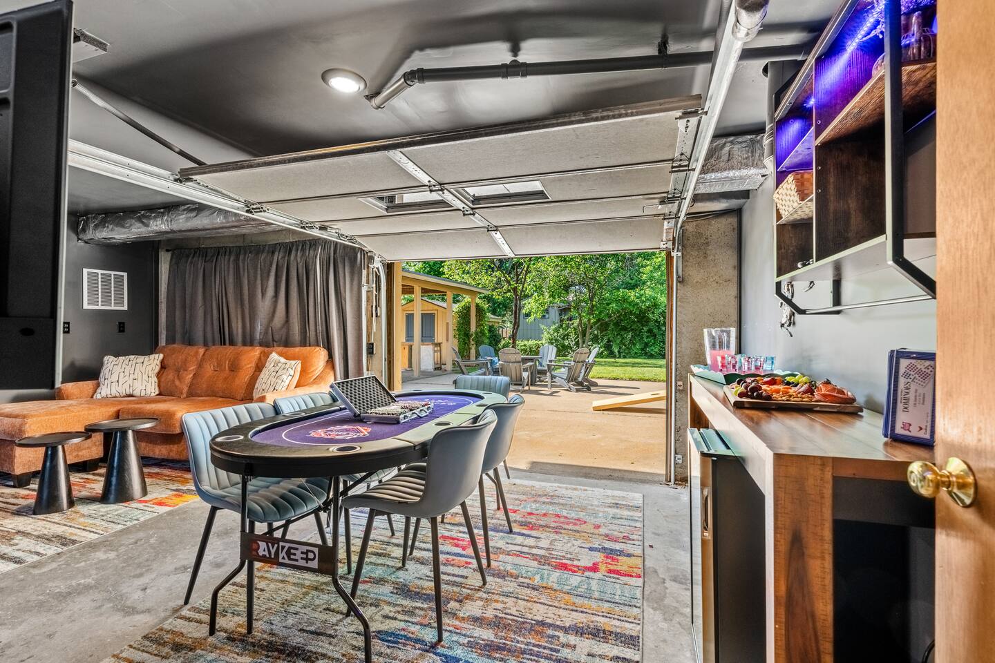 Game Room-Huge Yard-1 mile to stadium