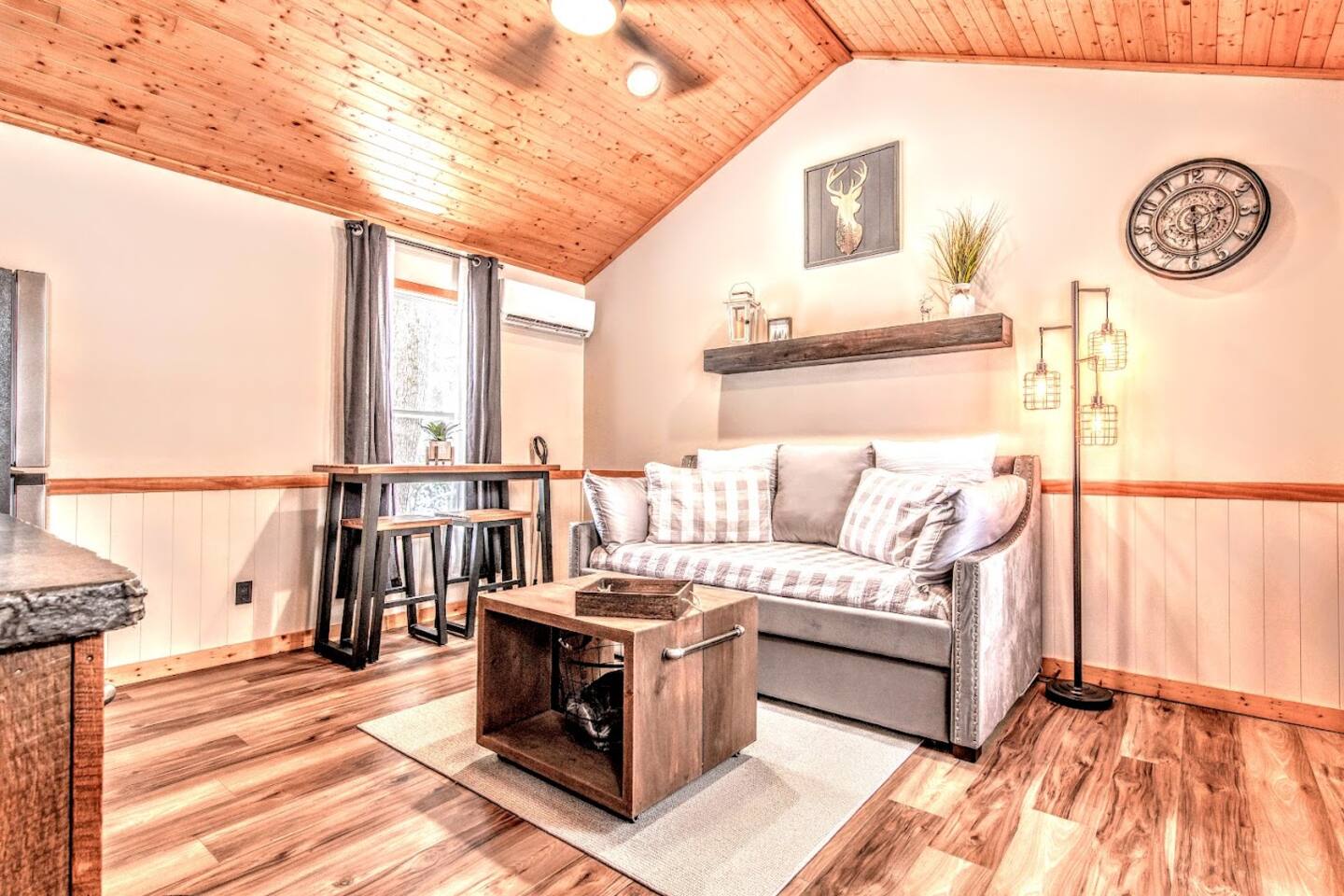 Cozy Getaway - Cabin @ Sandstone Rustic Retreat