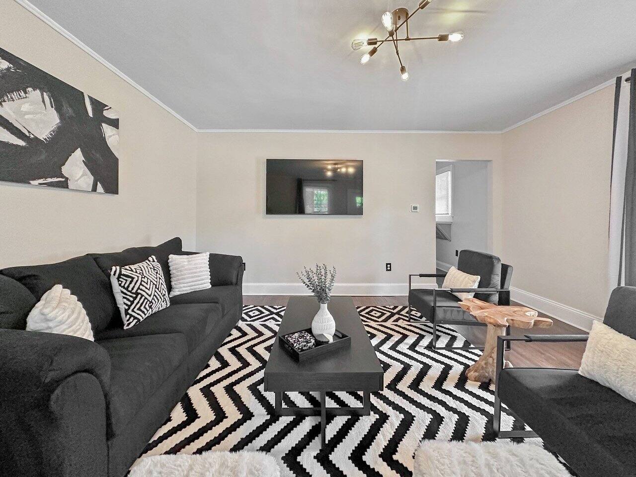 Black and white chic retreat