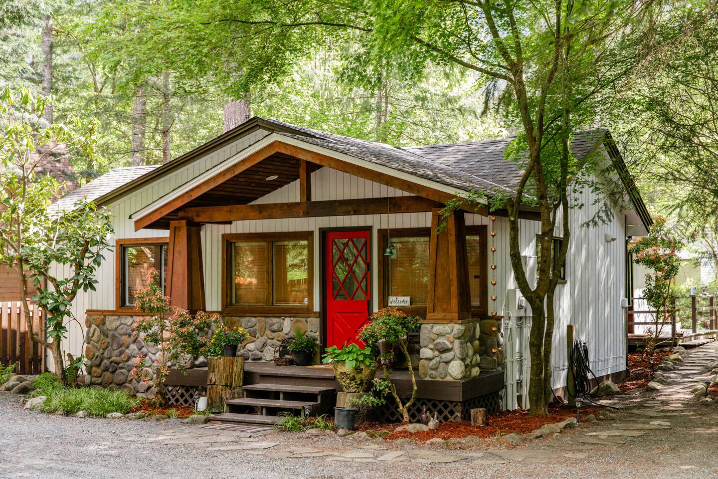 North Zen Riverfront Cabin by Riveria Stays