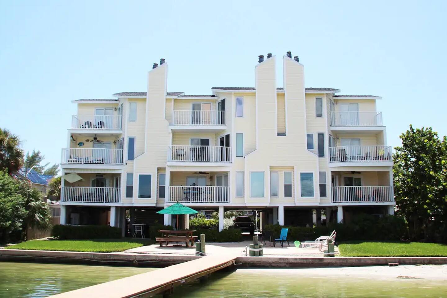 Treasure Island Waterfront home - 100ft to beach!