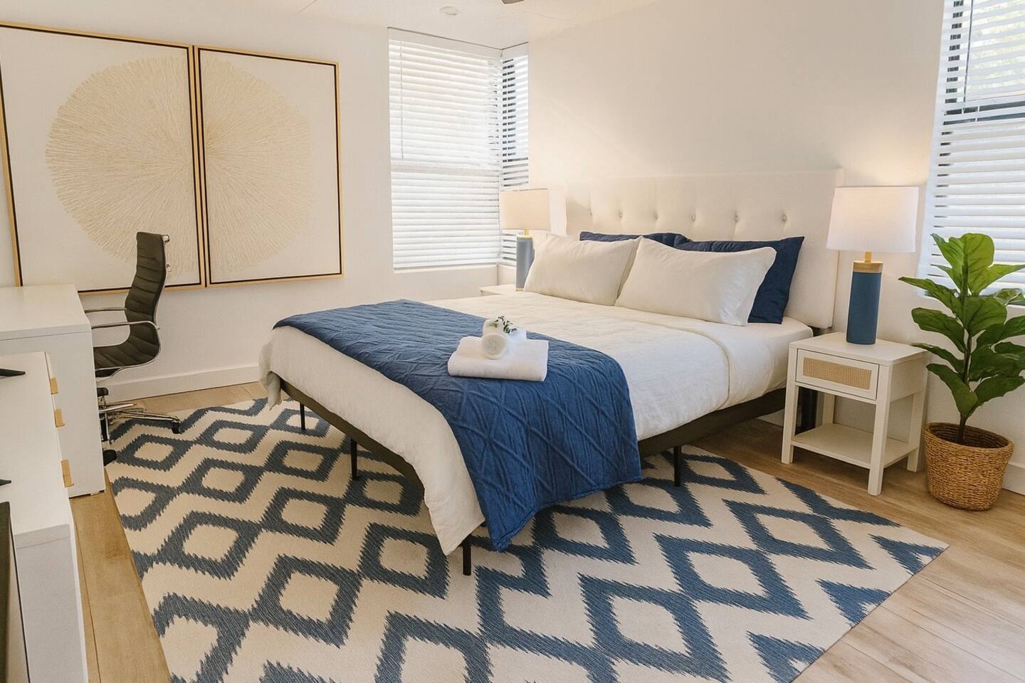 Walk Caltech/Convention center corner King room