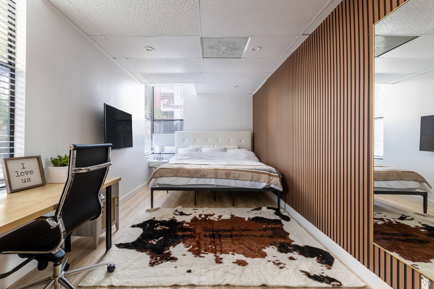 Walk to Caltech/Convention center Quiet King Room