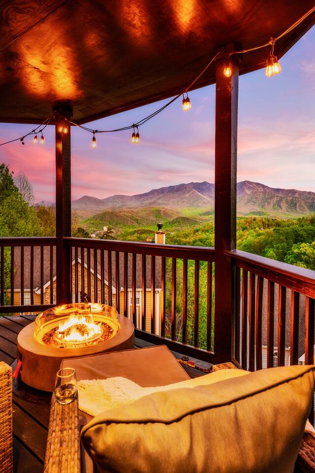 Unbeatable Views| Jacuzzi| Gameroom| Firepits