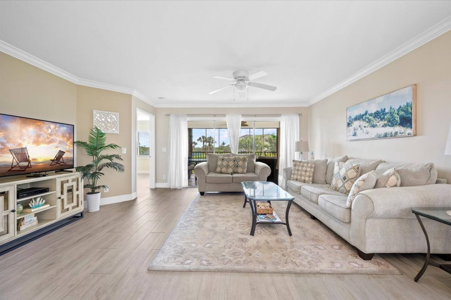 2/2 Condo-5 Minute Walk to Beach