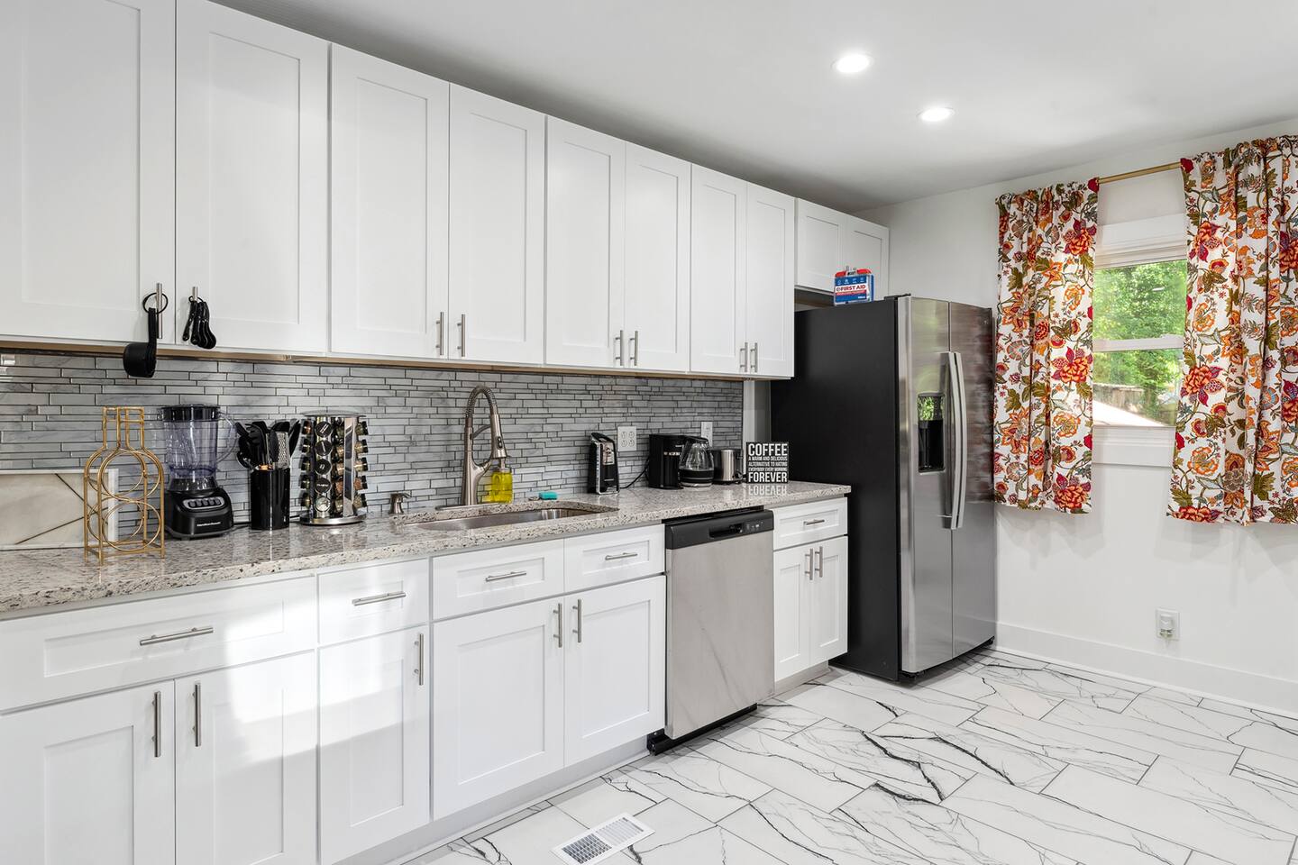 Coastal Retreat Oasis- Perfect for large groups by Deity Villas