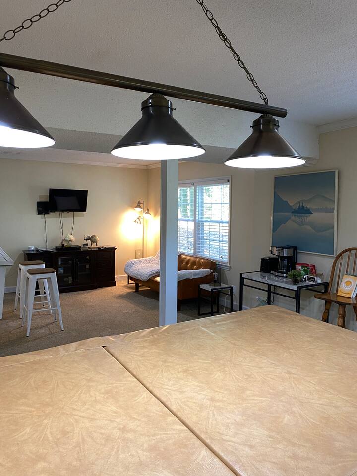 Pool table🎱 Golfing 🏌️‍♀️ Free WiFi📺Free  ☕️ Lake 🎣