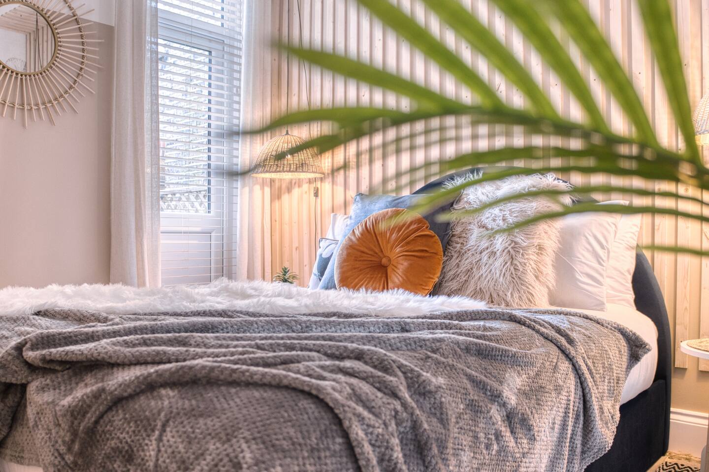 London Hammersmith - hot tub, games, arcade