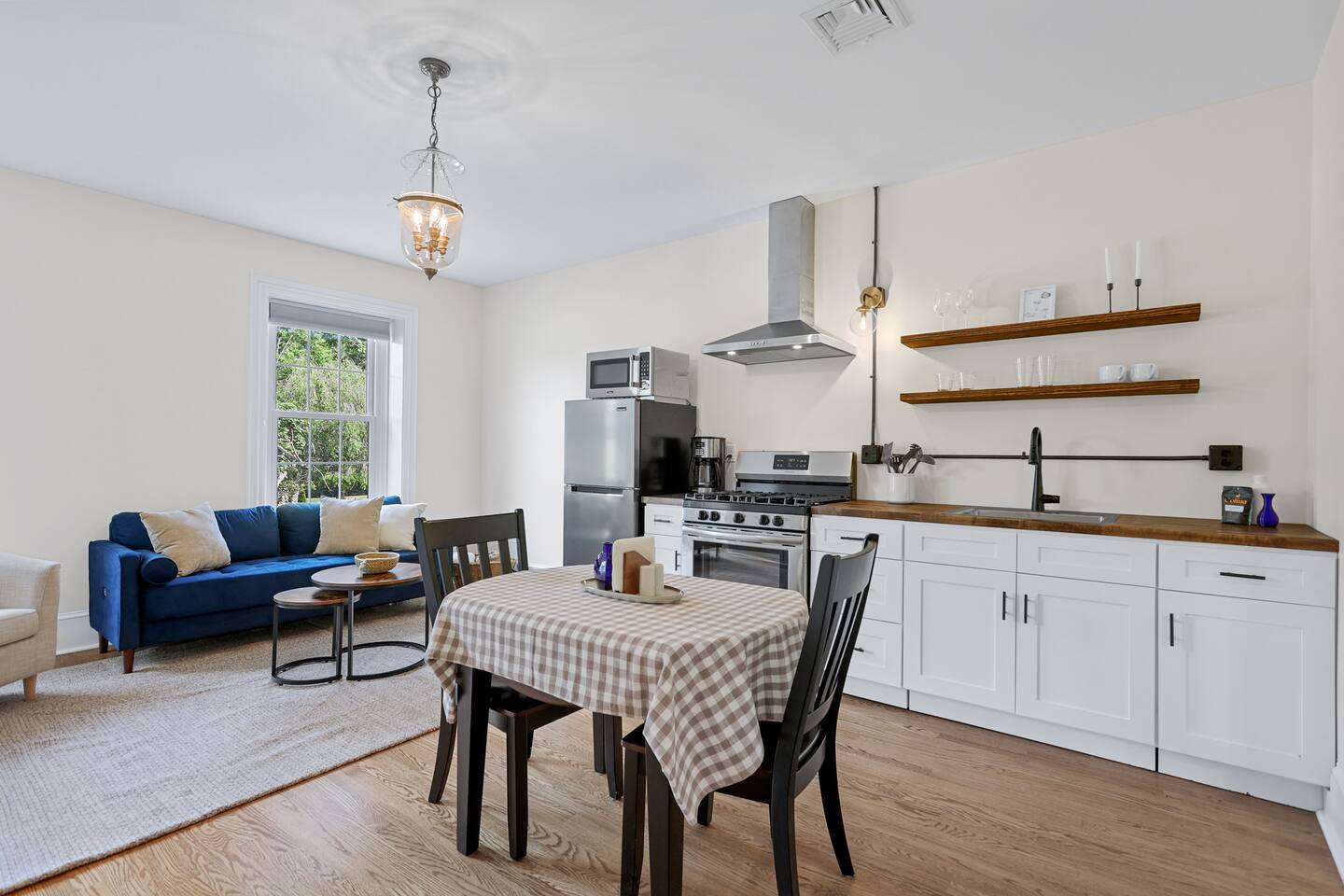 The Finney House : Suite 104 - 2nd Flr - 1 Bdrm