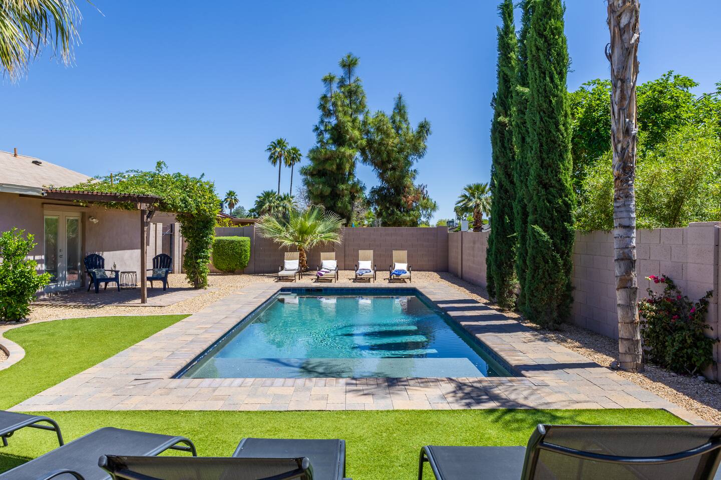 3BR - Poinsettia Paradise - Pool w/ Heat Avail!