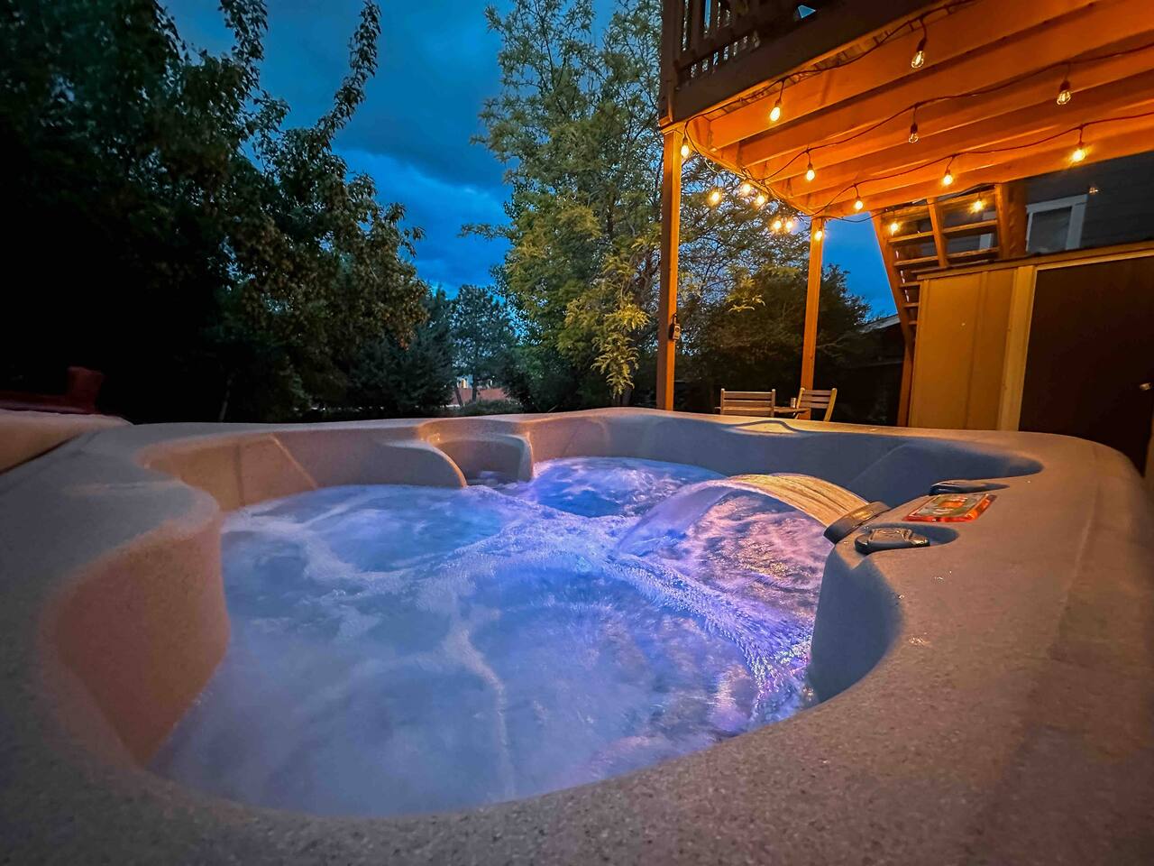The Nook—Private Studio w/ Full Kitchen & Hot tub!