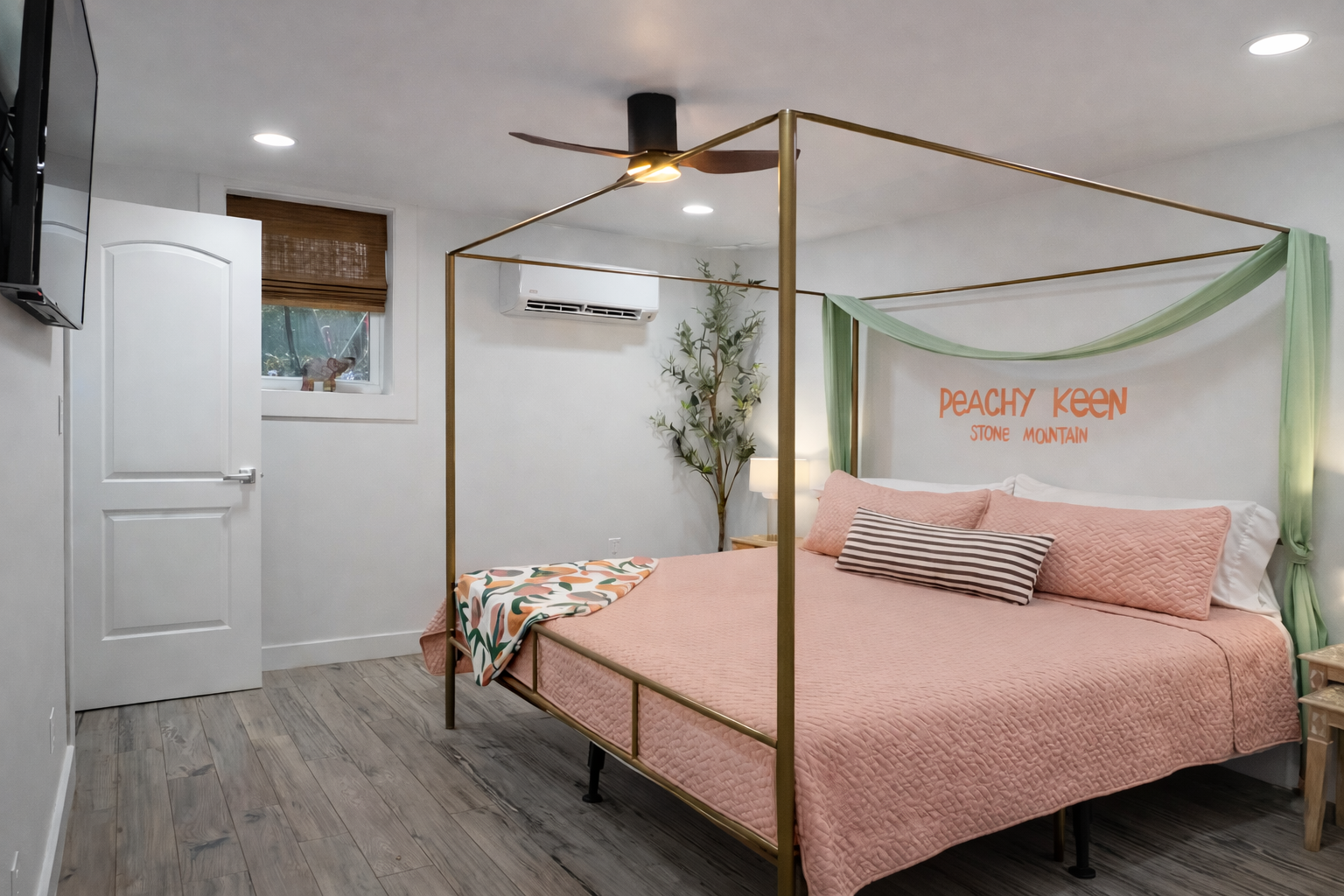 Walkable, 2 King En-Suites, Game Room, EV Charger!