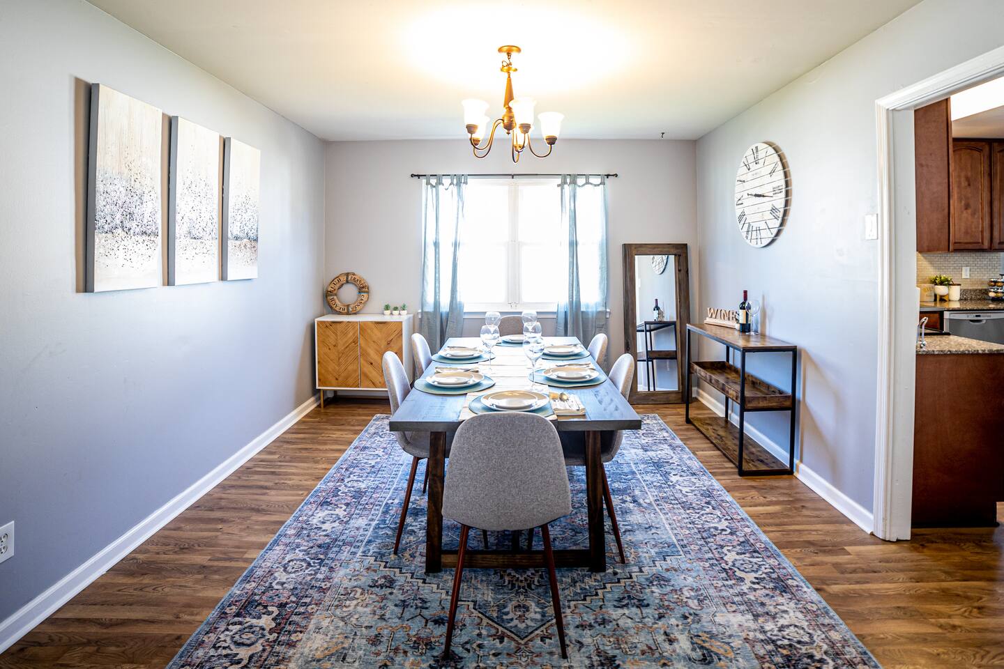 Family Retreat Crib Minutes to Beach & Town