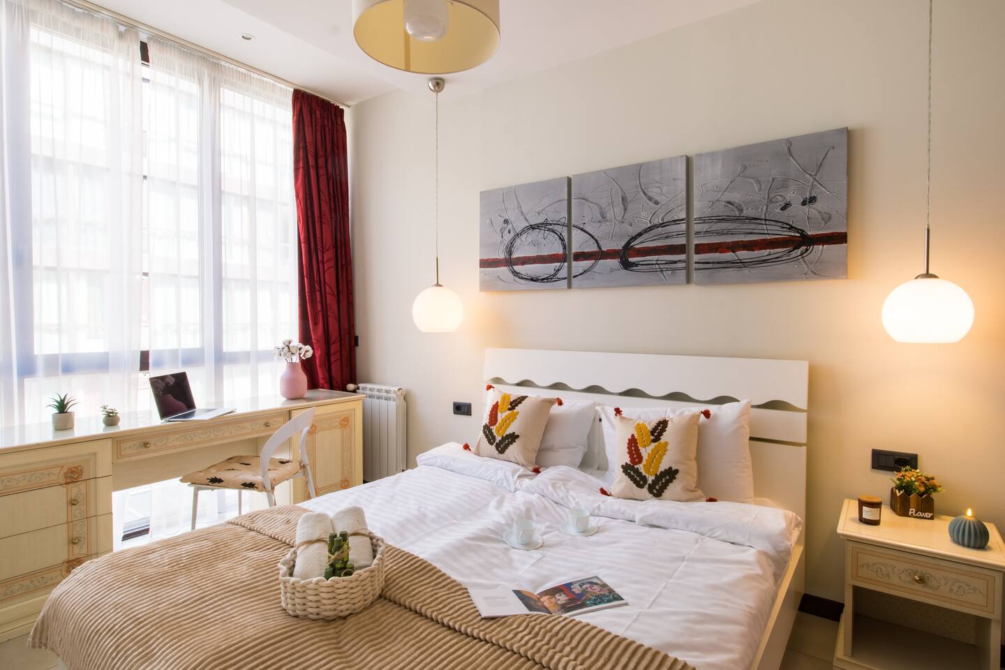 Piazza: Luxe Living | 24/7 Check-In | Square