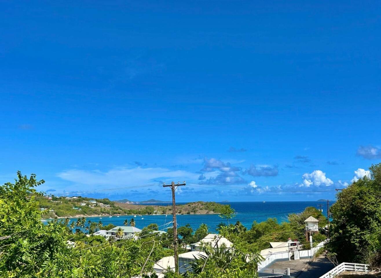 Family friendly|8 Mins to Beach|AC| Bus Route