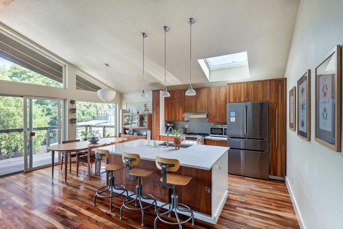 Fenced Yard, Walkable, Parking!