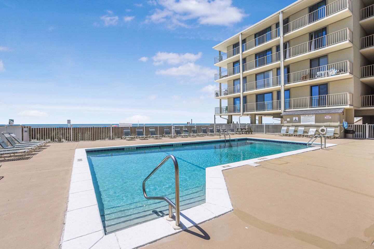 New! Beachfront - Gulf View - 2 Pools - BBQ!