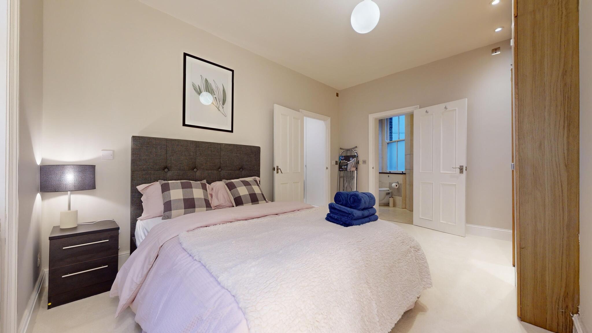-Air Con- 1 min Oxford Street! 3BD & 2Bath flat! - Room #1207780301