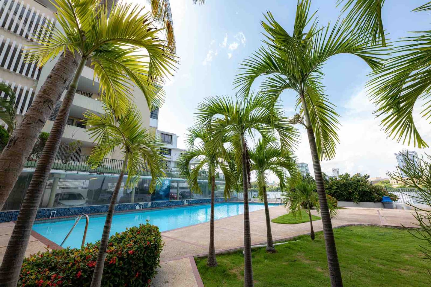 Great Studio Getaway: Steps from the beach and lagoon!