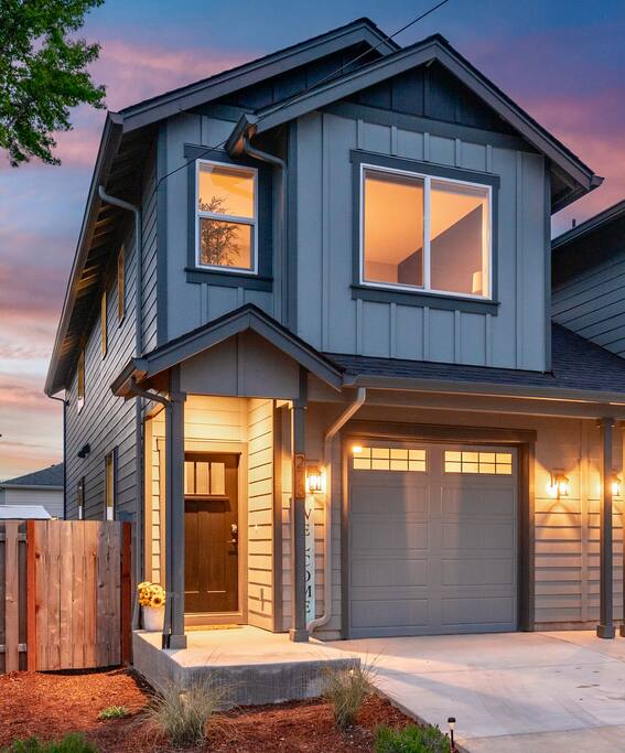 Dog-Friendly, Downtown Carlton Townhouse #6, BBQ